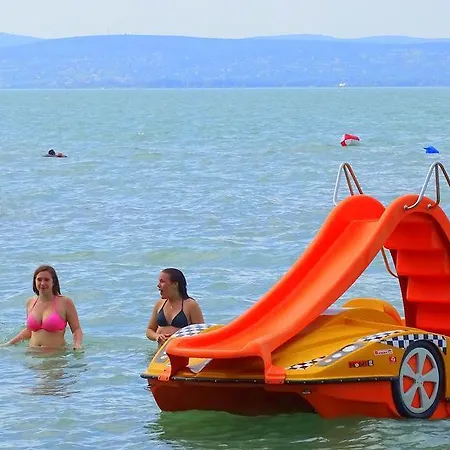 Balaton 100 アパート