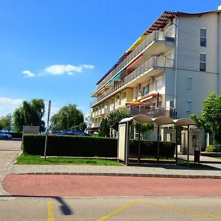 Balaton 100 アパート *